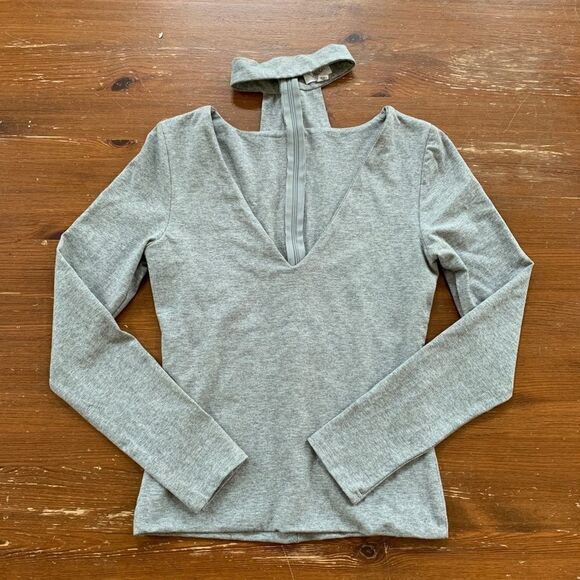 🖤ALOT grey long sleeve - Picture 2 of 4